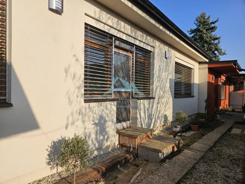 WhatsApp Image 2026-04-17 at 13.53.39.jpeg